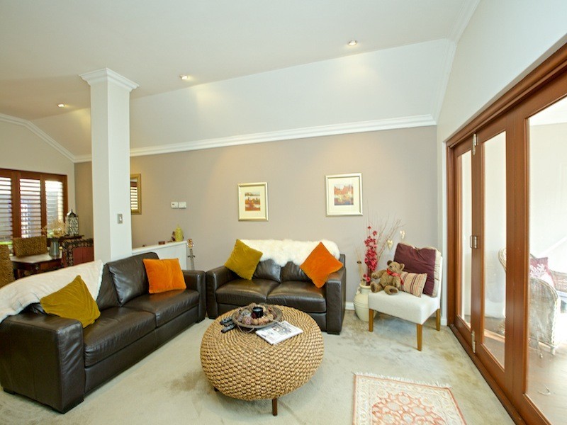 16 Waterview Drive, Woodvale WA 6026