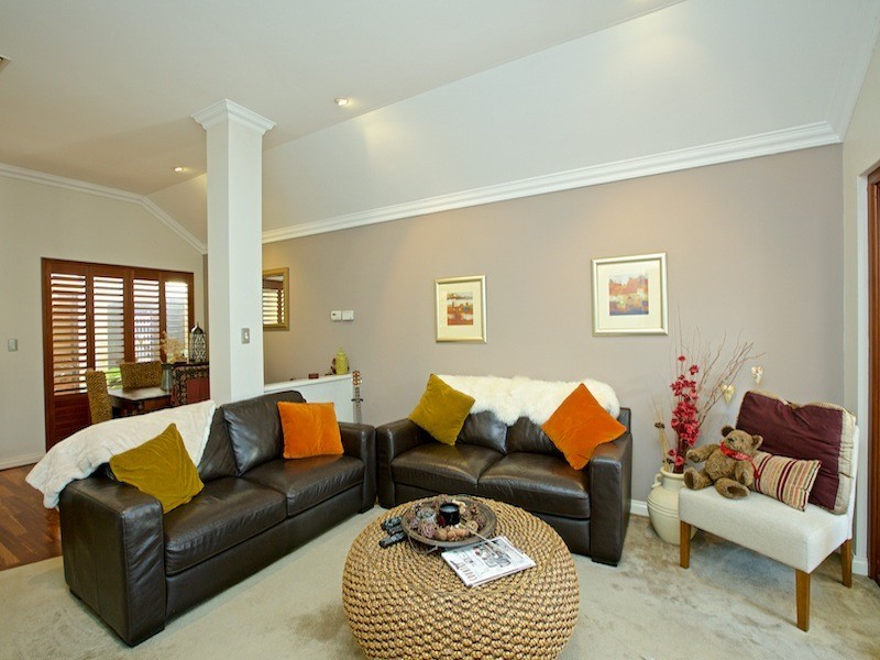 16 Waterview Drive, Woodvale WA 6026