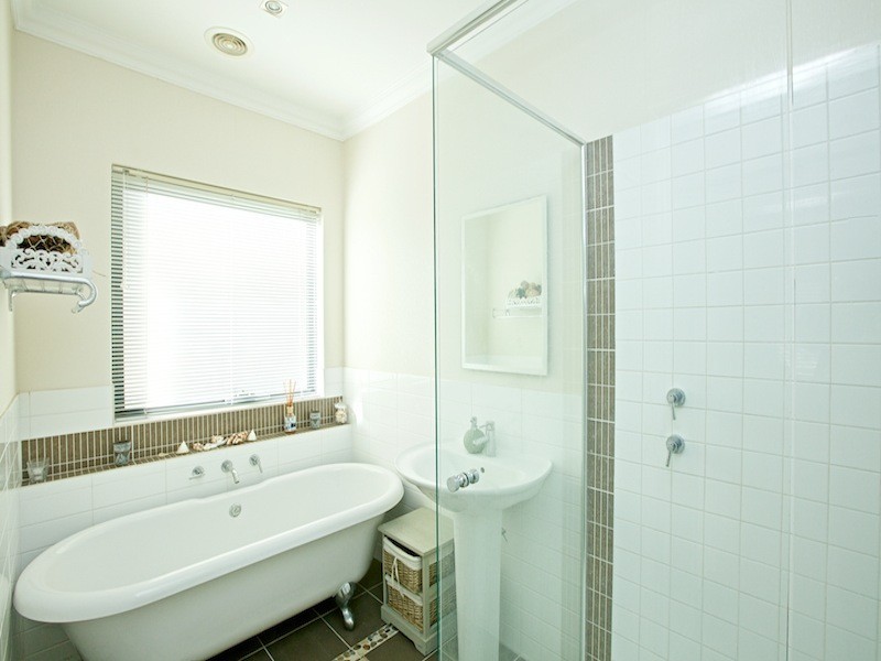 16 Waterview Drive, Woodvale WA 6026