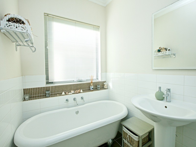 16 Waterview Drive, Woodvale WA 6026