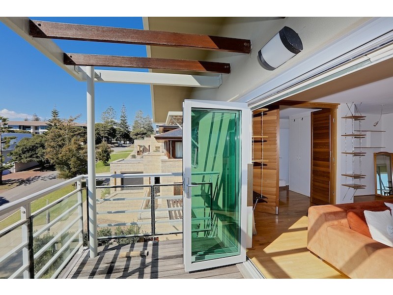 9/11 Rosendo Street, Cottesloe WA 6011