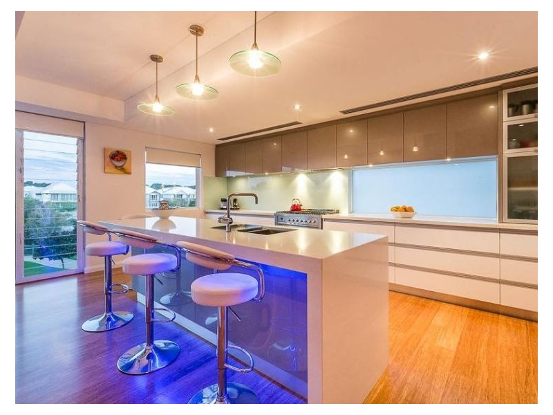 8 Tahiti Lane, Hillarys WA 6025