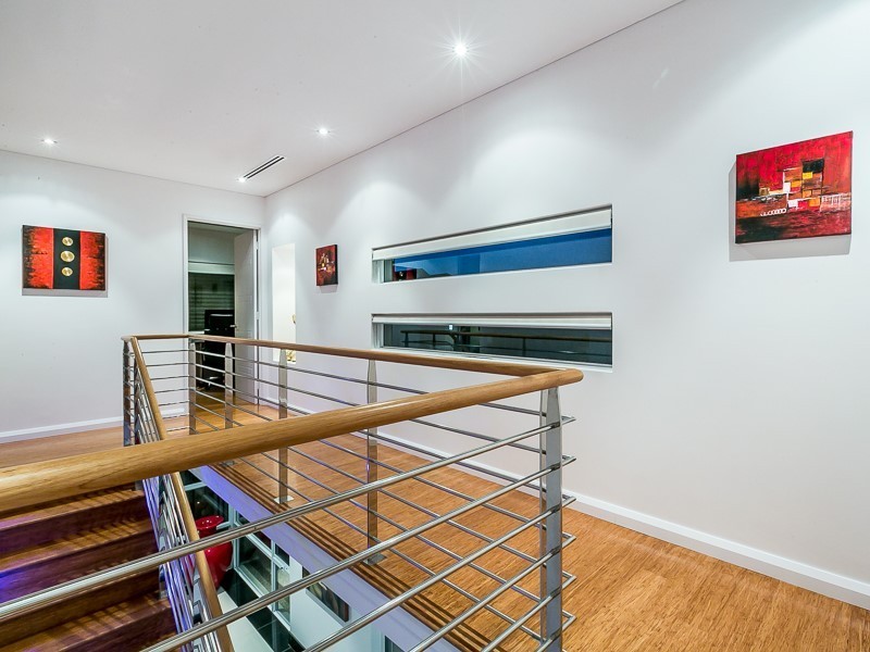 8 Tahiti Lane, Hillarys WA 6025