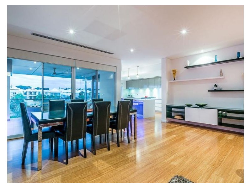 8 Tahiti Lane, Hillarys WA 6025