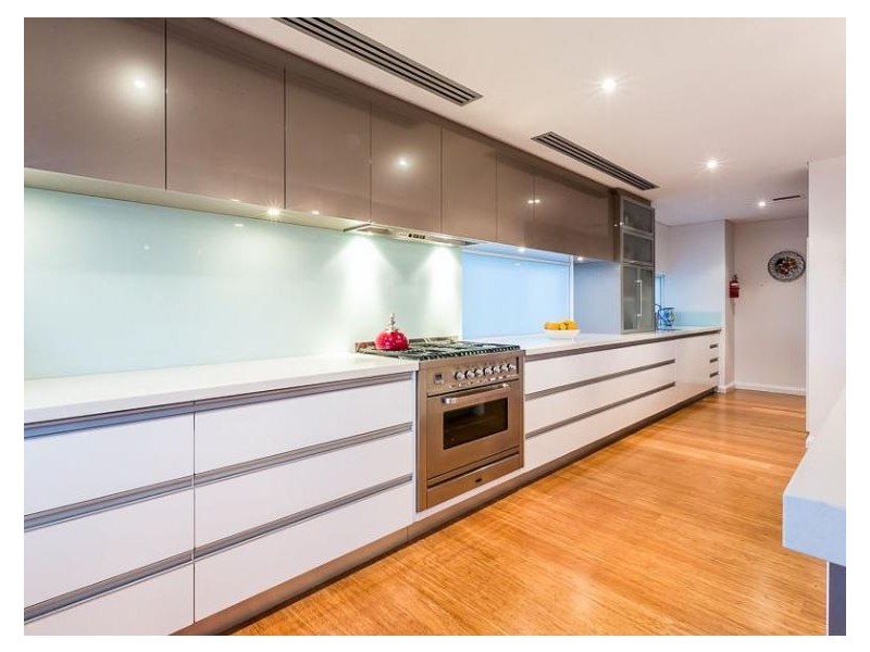 8 Tahiti Lane, Hillarys WA 6025