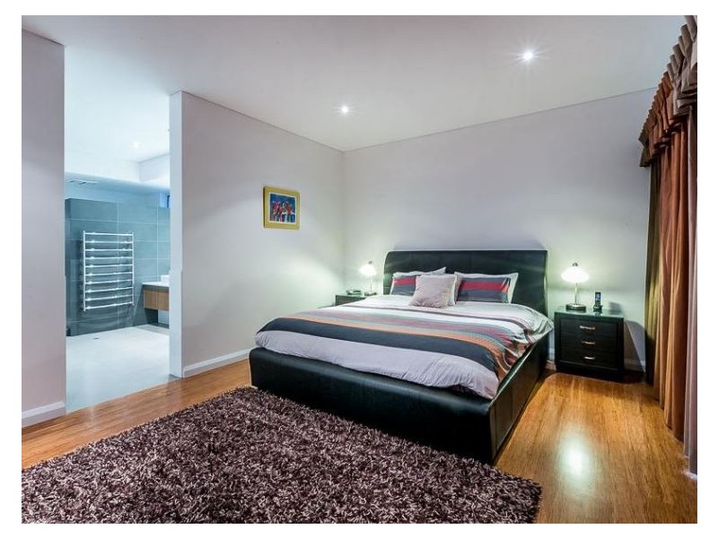 8 Tahiti Lane, Hillarys WA 6025