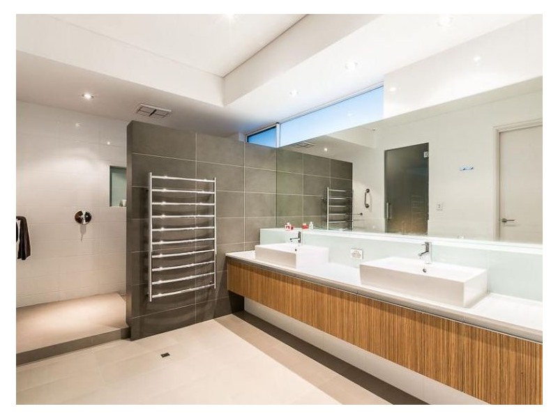 8 Tahiti Lane, Hillarys WA 6025