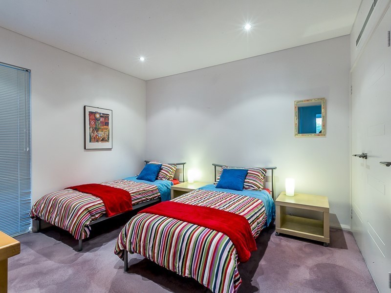 8 Tahiti Lane, Hillarys WA 6025