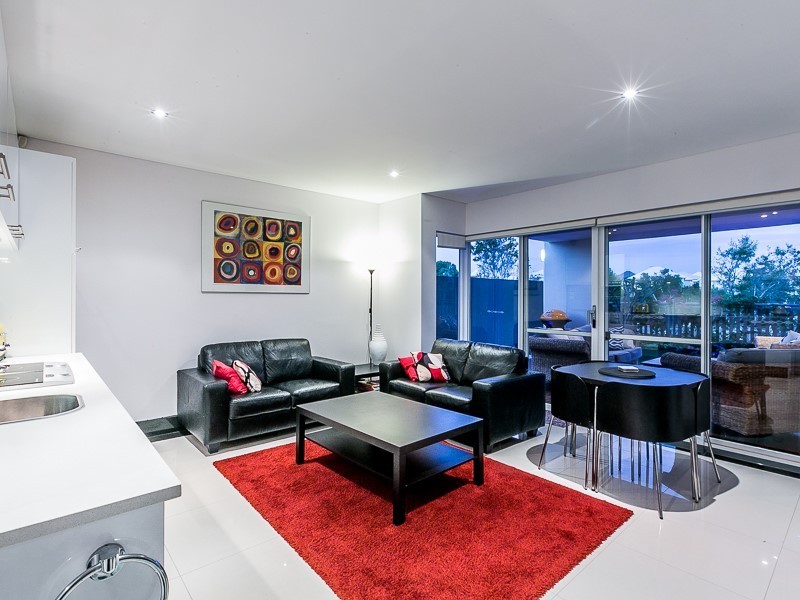 8 Tahiti Lane, Hillarys WA 6025