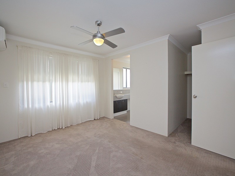 11 Manyleaf Link, Banksia Grove WA 6031