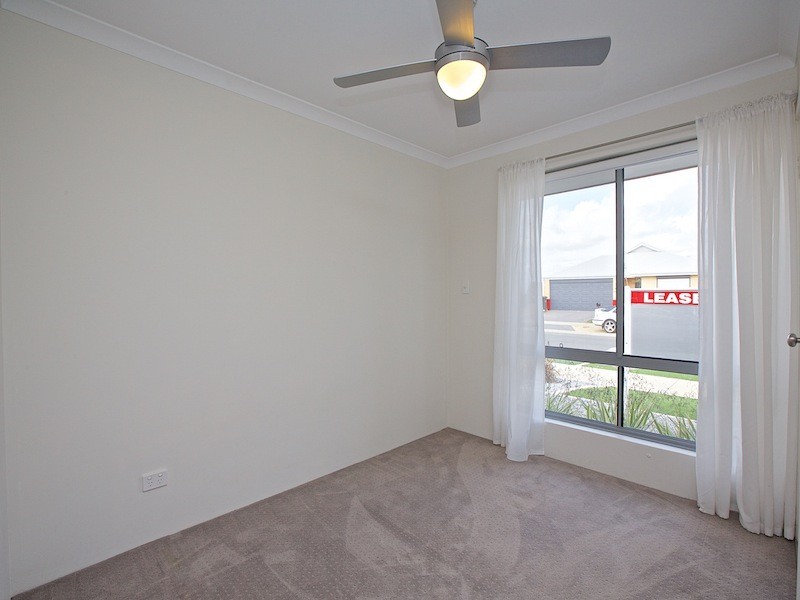 11 Manyleaf Link, Banksia Grove WA 6031