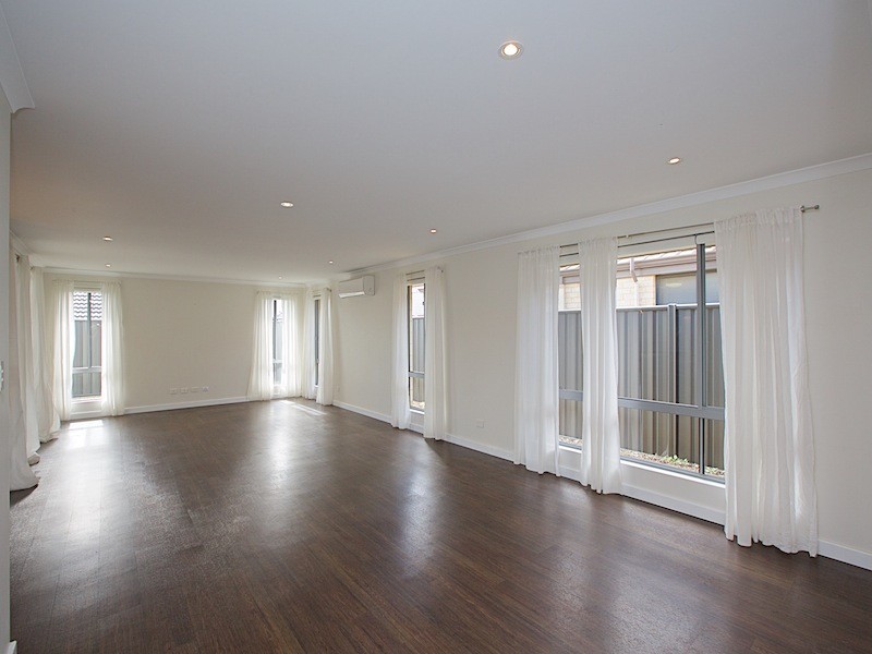 11 Manyleaf Link, Banksia Grove WA 6031