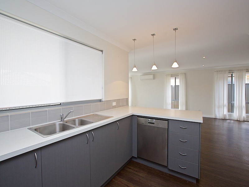 11 Manyleaf Link, Banksia Grove WA 6031