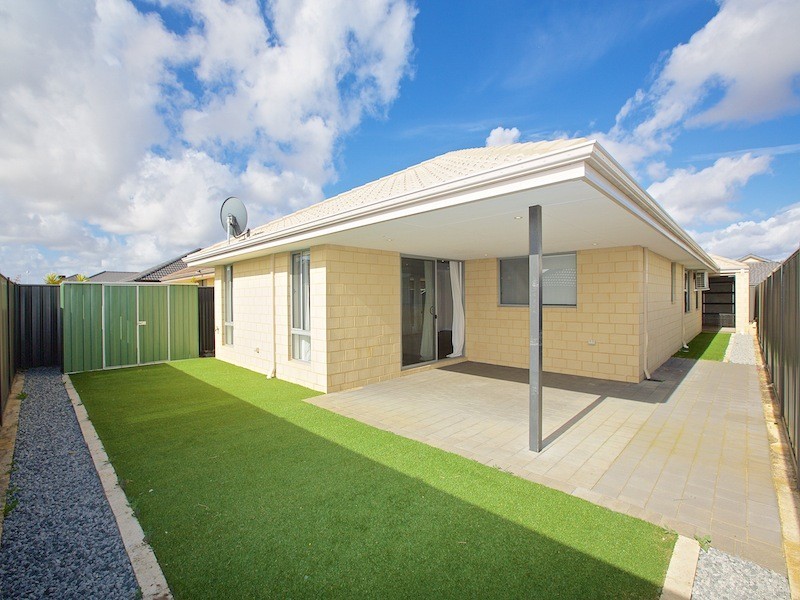 11 Manyleaf Link, Banksia Grove WA 6031