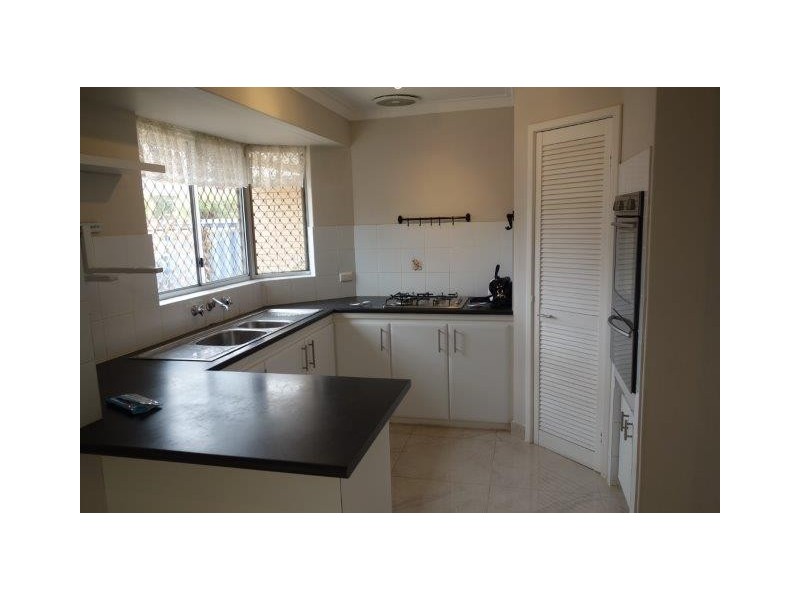 3/6-8 Pinewood Avenue, Kardinya WA 6163