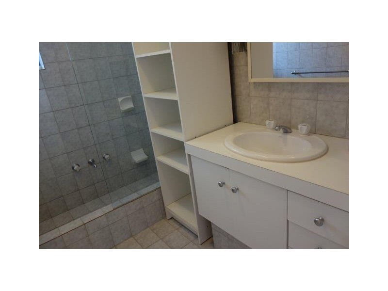 3/6-8 Pinewood Avenue, Kardinya WA 6163