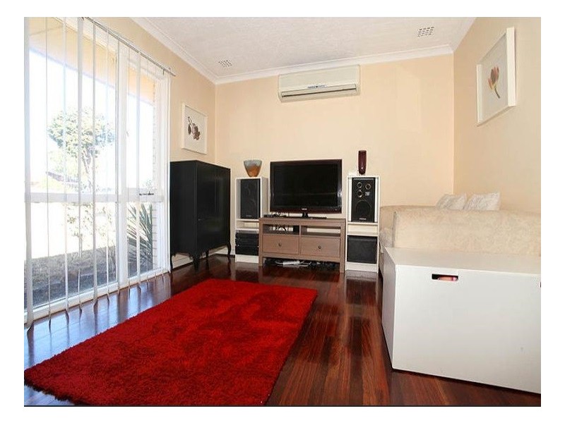 9 Pointer Way, Girrawheen WA 6064