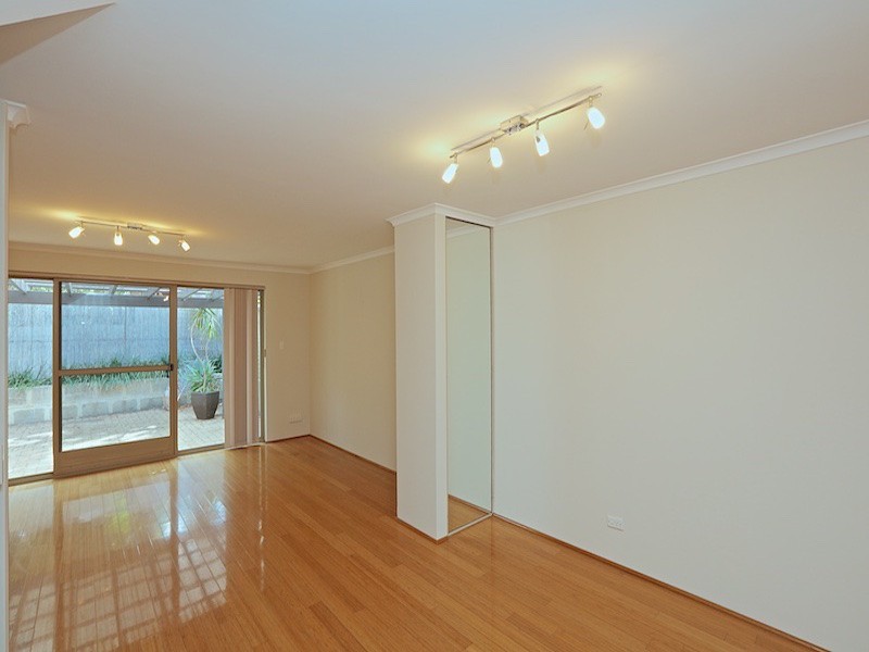 10/3 Rockett Lane, Cottesloe WA 6011