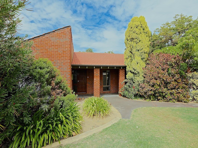 4 Rowsley Way, Carine WA 6020
