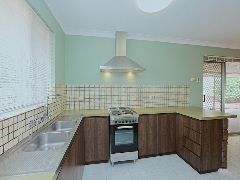 4 Rowsley Way, Carine WA 6020