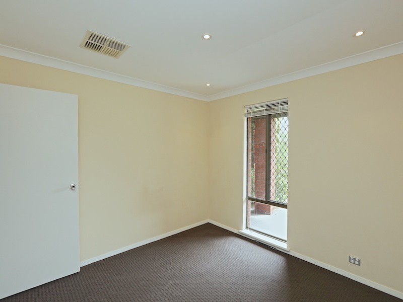 4 Rowsley Way, Carine WA 6020