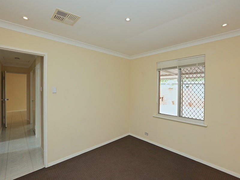 4 Rowsley Way, Carine WA 6020