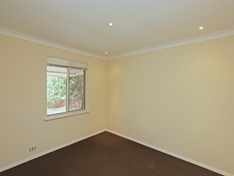 4 Rowsley Way, Carine WA 6020