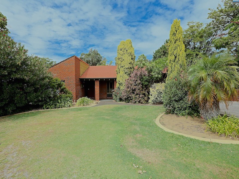 4 Rowsley Way, Carine WA 6020