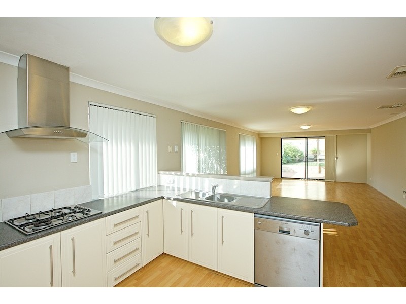 9 Allanbi Circle, Carramar WA 6031