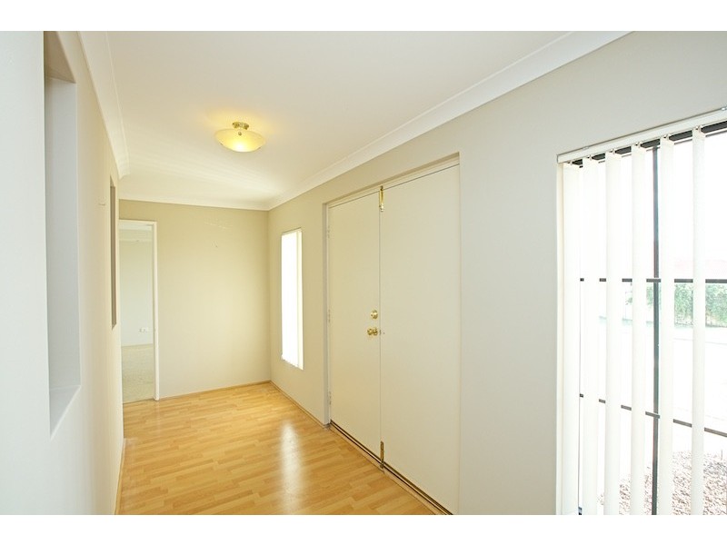 9 Allanbi Circle, Carramar WA 6031