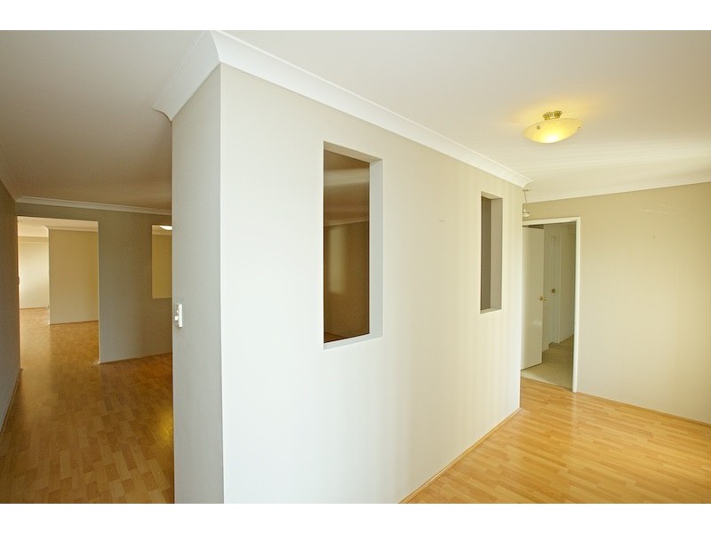 9 Allanbi Circle, Carramar WA 6031