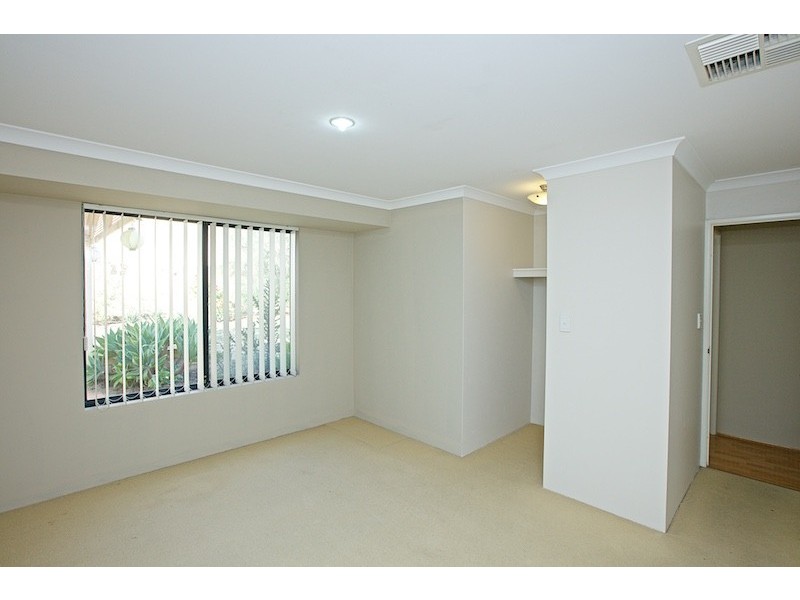 9 Allanbi Circle, Carramar WA 6031