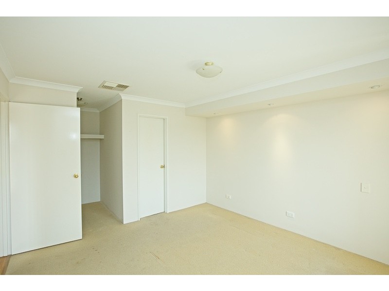 9 Allanbi Circle, Carramar WA 6031