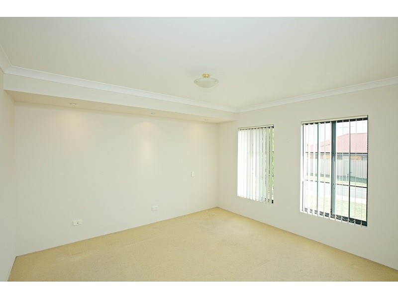 9 Allanbi Circle, Carramar WA 6031