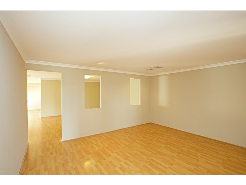 9 Allanbi Circle, Carramar WA 6031