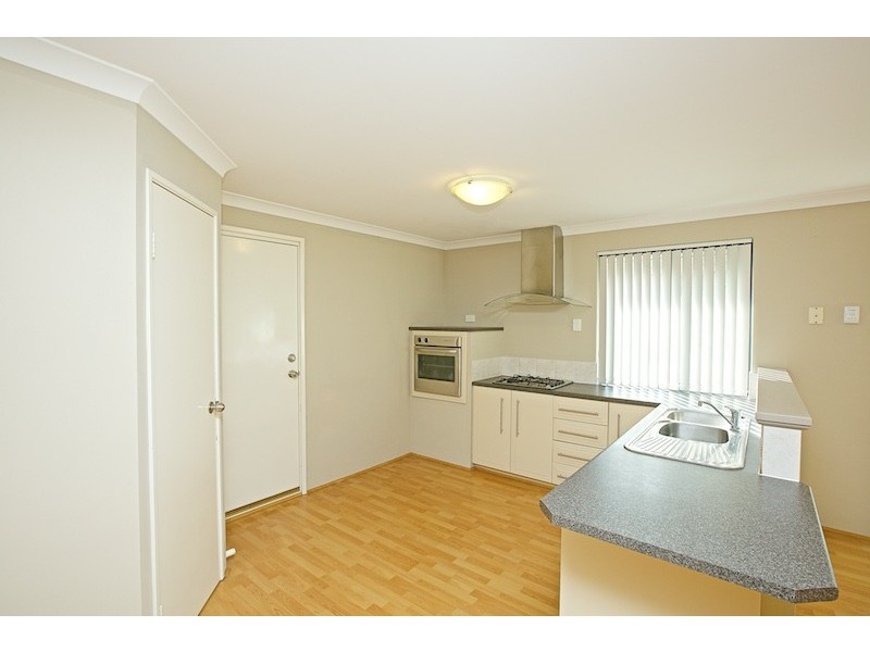 9 Allanbi Circle, Carramar WA 6031