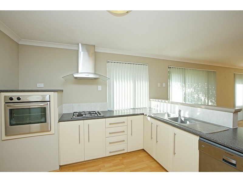 9 Allanbi Circle, Carramar WA 6031