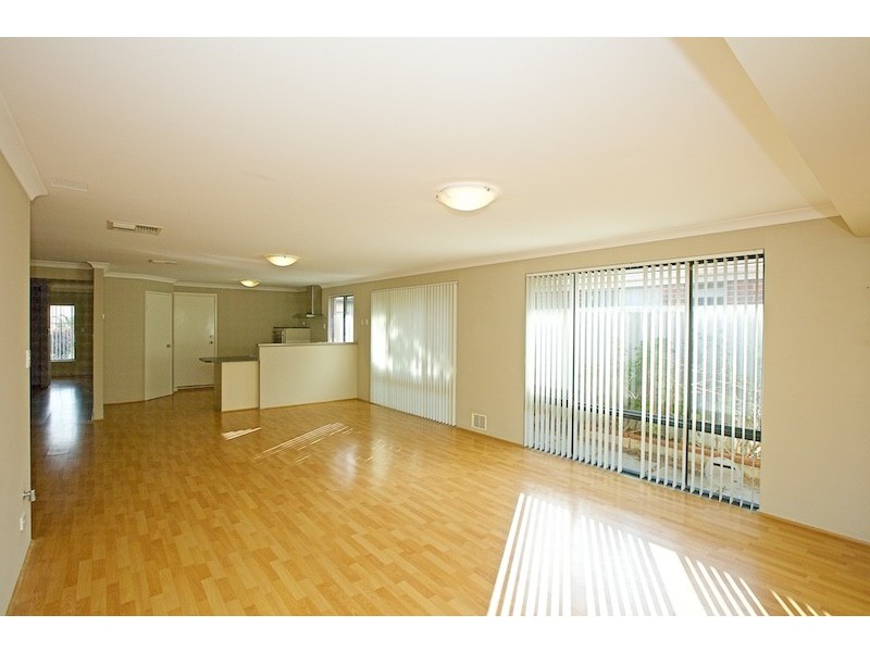 9 Allanbi Circle, Carramar WA 6031