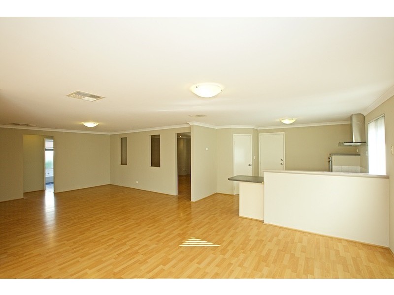 9 Allanbi Circle, Carramar WA 6031