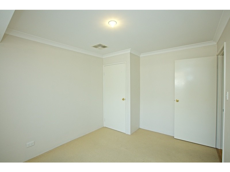 9 Allanbi Circle, Carramar WA 6031