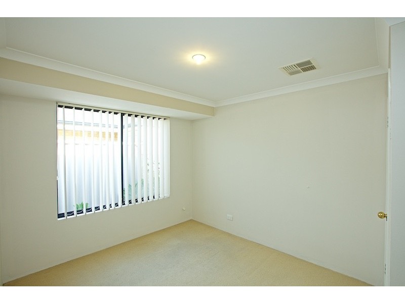 9 Allanbi Circle, Carramar WA 6031