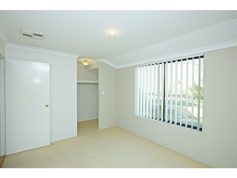9 Allanbi Circle, Carramar WA 6031