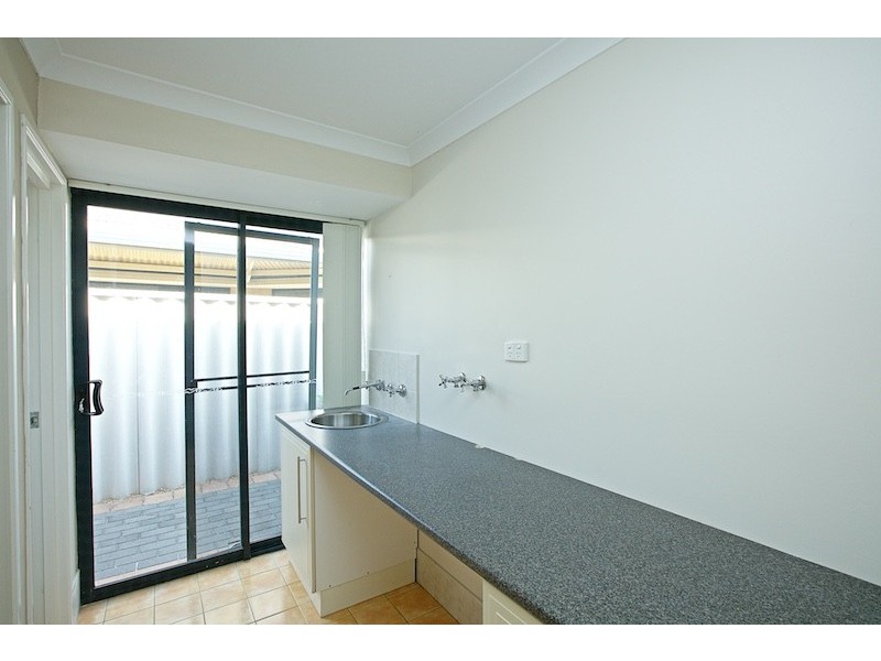 9 Allanbi Circle, Carramar WA 6031