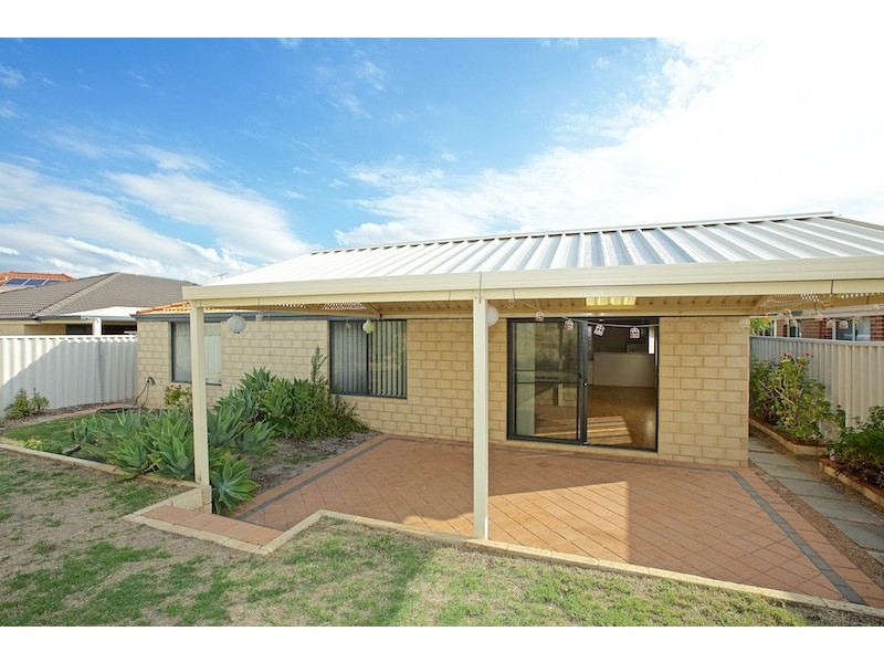 9 Allanbi Circle, Carramar WA 6031