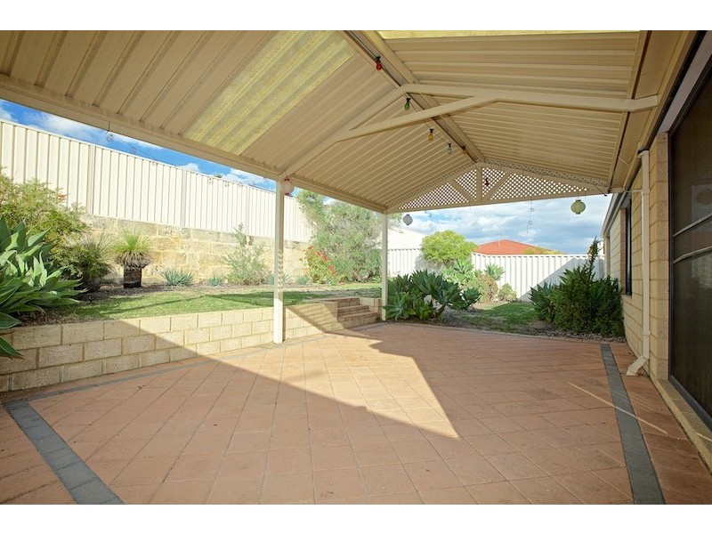 9 Allanbi Circle, Carramar WA 6031