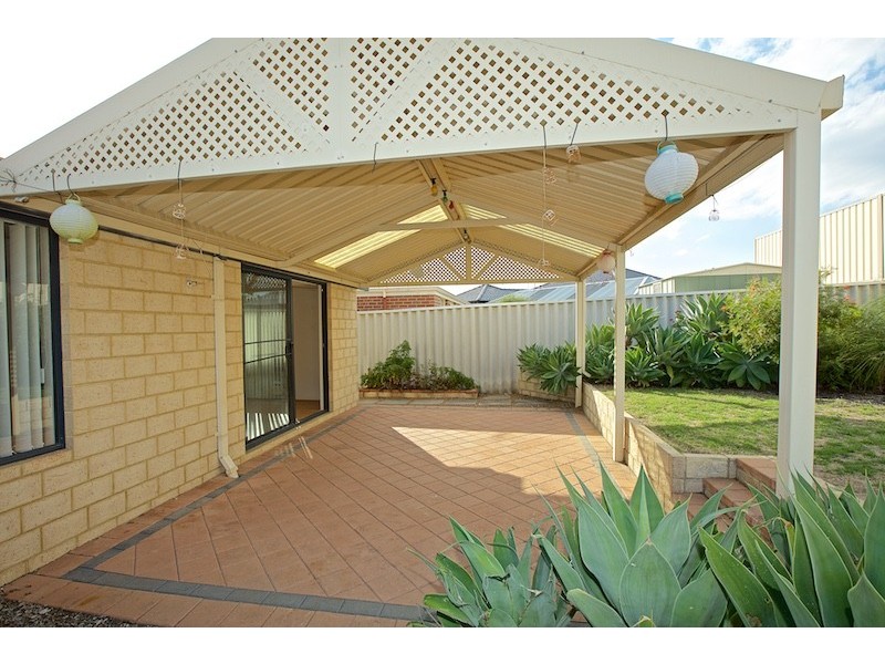 9 Allanbi Circle, Carramar WA 6031
