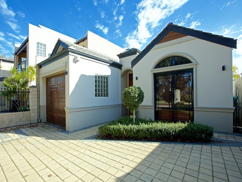 16 Waterview Drive, Woodvale WA 6026