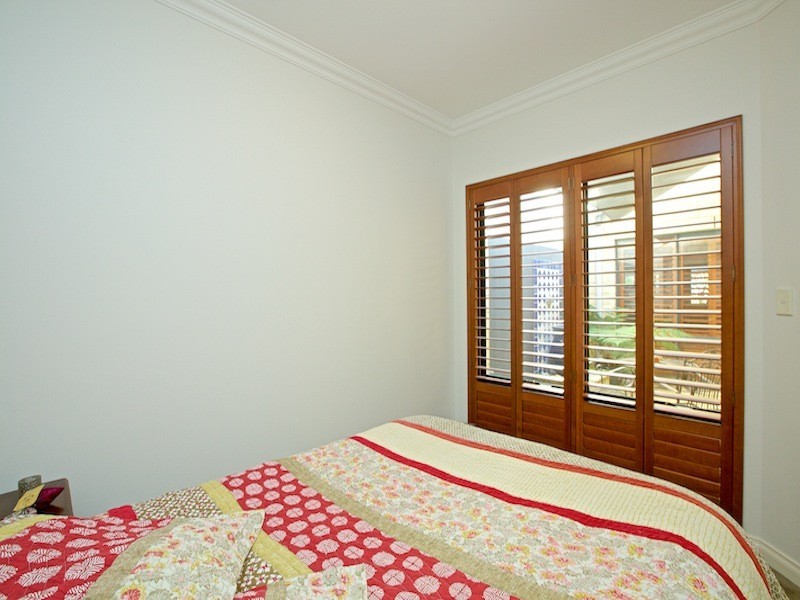 16 Waterview Drive, Woodvale WA 6026