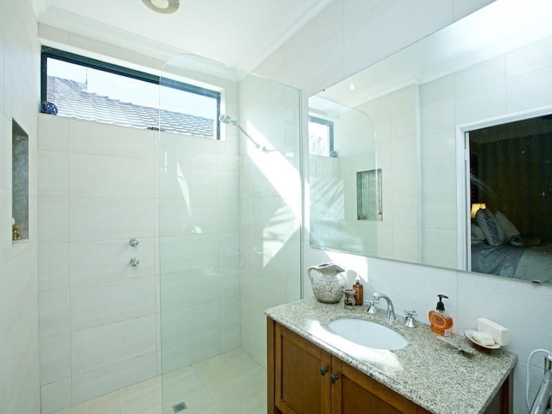 16 Waterview Drive, Woodvale WA 6026