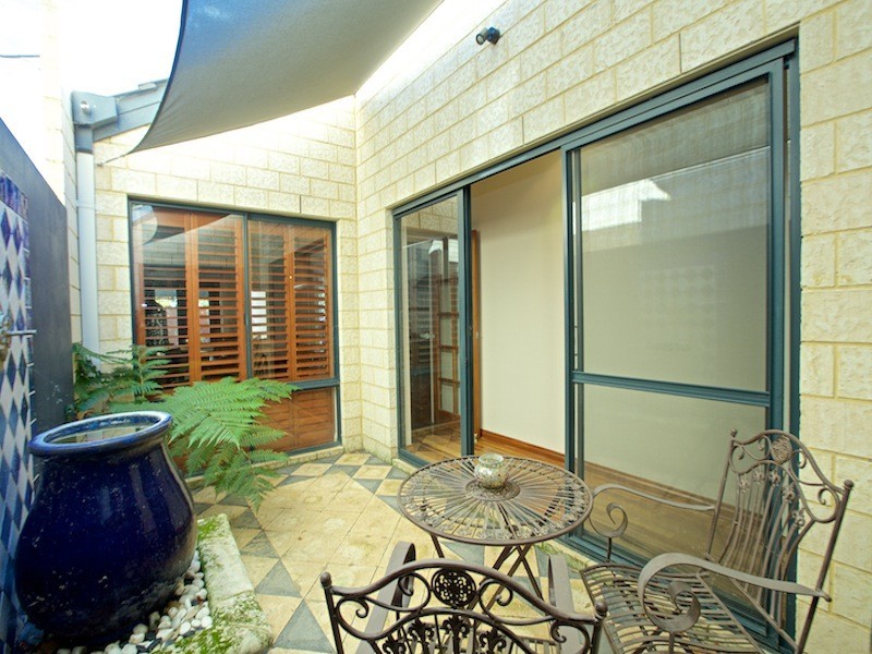 16 Waterview Drive, Woodvale WA 6026